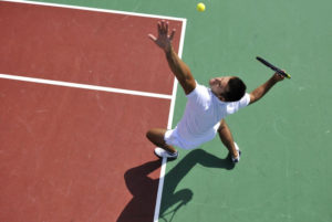Tenis omuz sıkışması için bir risk faktörüdür